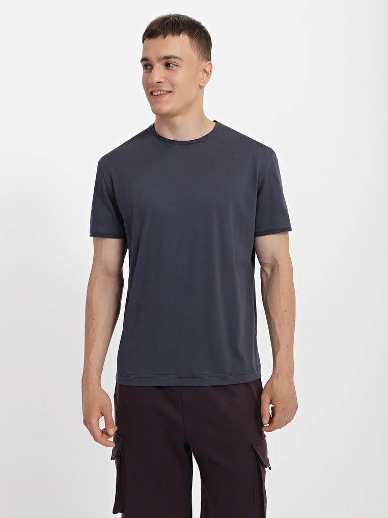 T-shirt with untreated edges